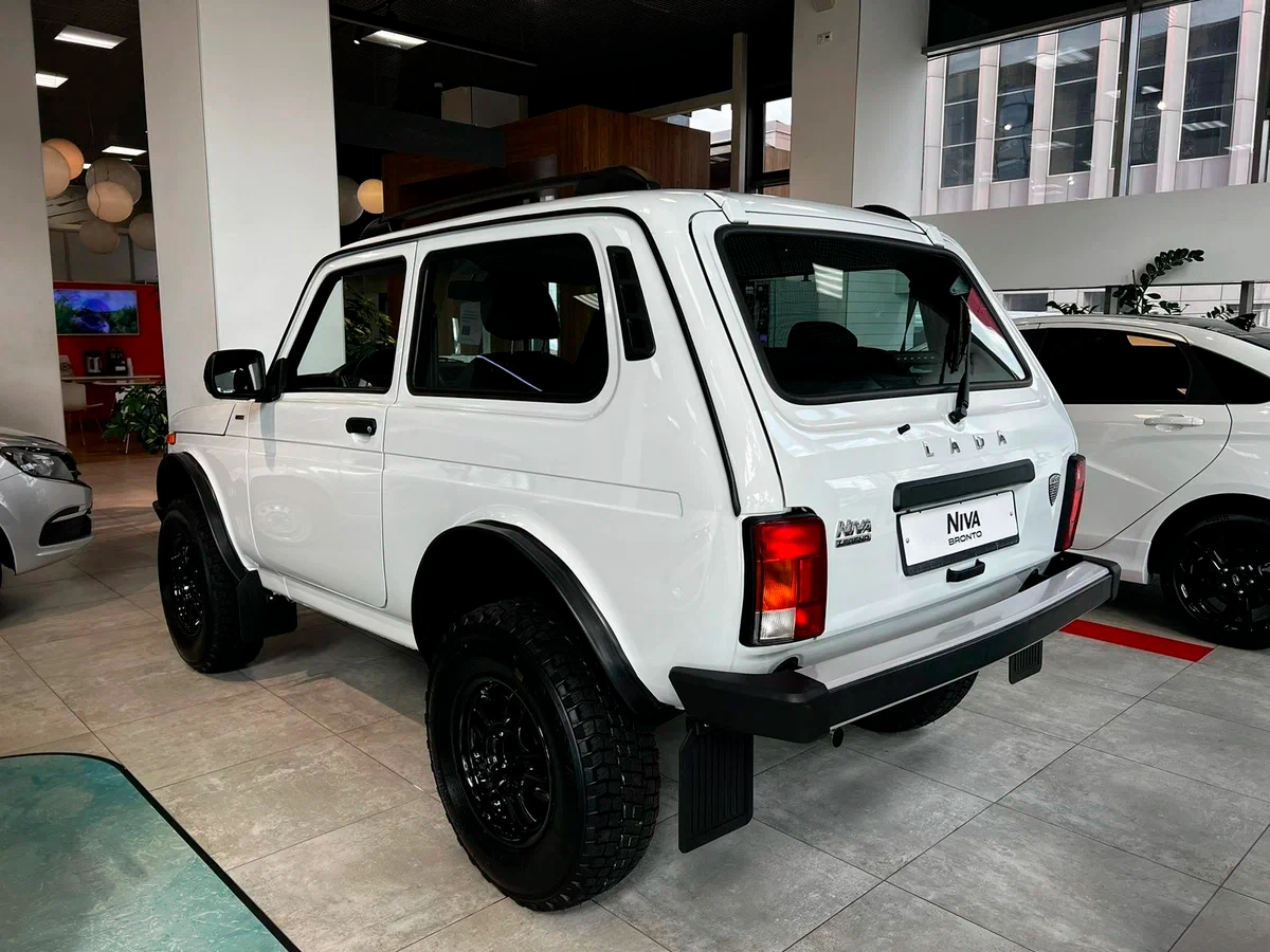Автомобили Lada Niva Legend Bronto по сниженной цене