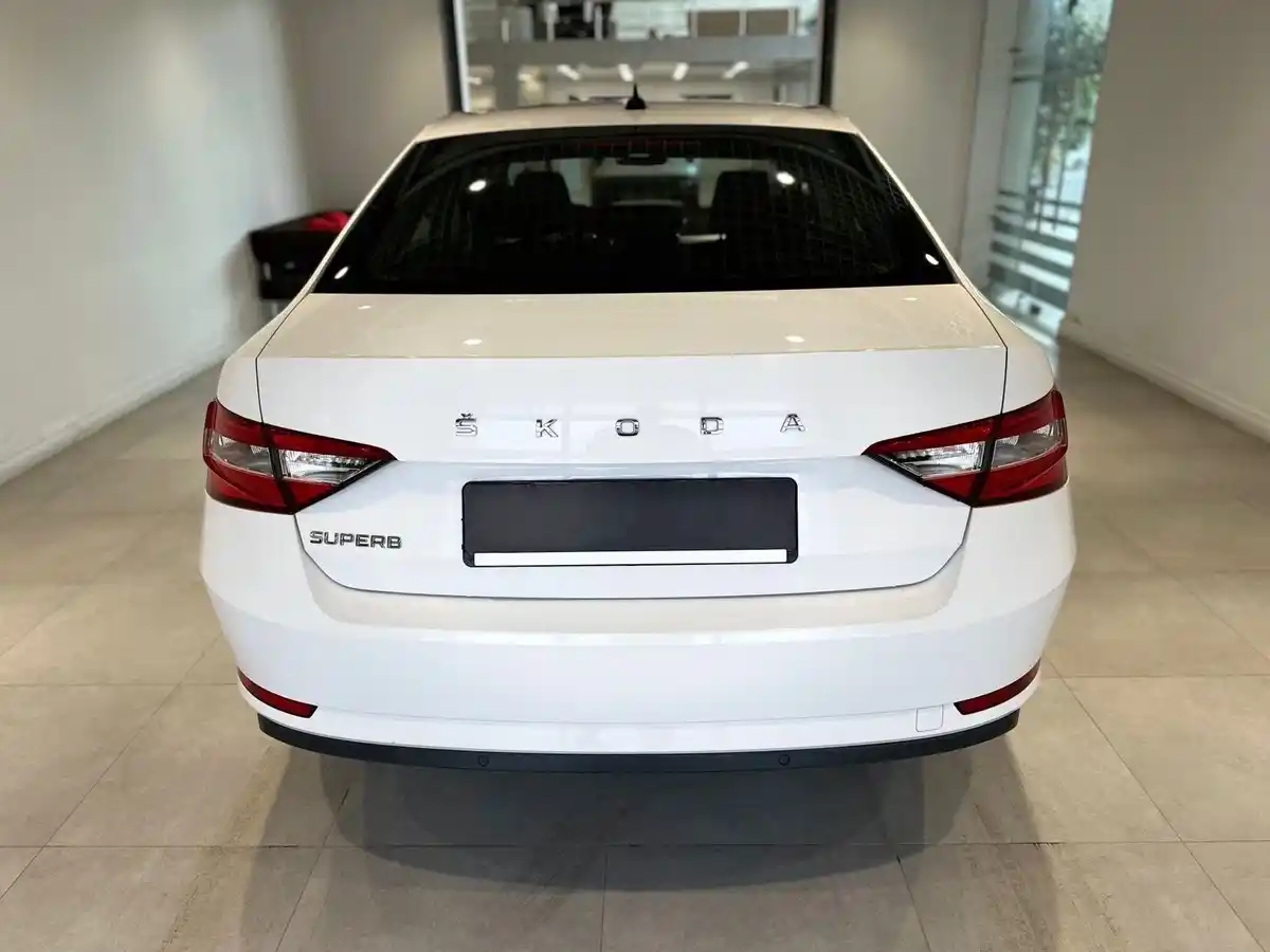 Skoda Superb - Изображение №4