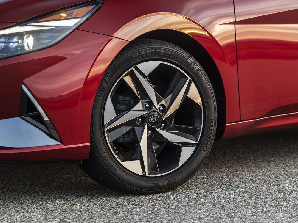 Hyundai Elantra - Изображение №12