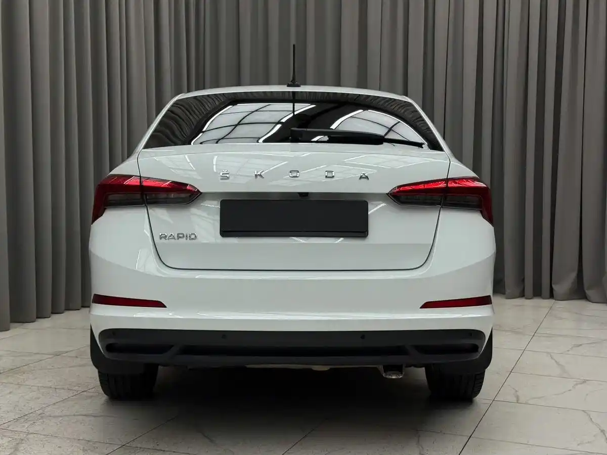 Skoda Rapid - Изображение №4