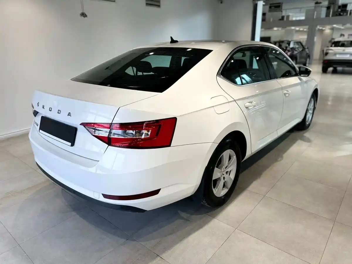 Skoda Superb - Изображение №3