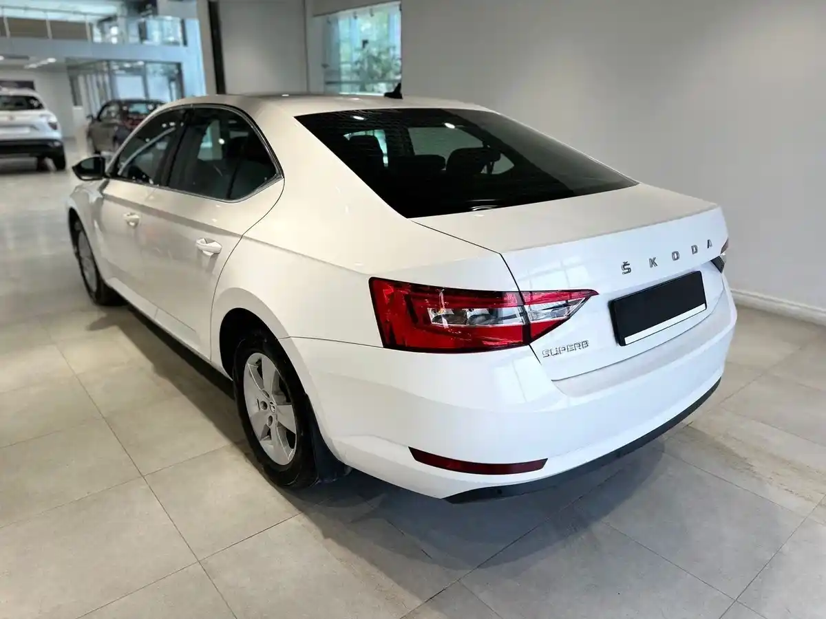 Skoda Superb - Изображение №5