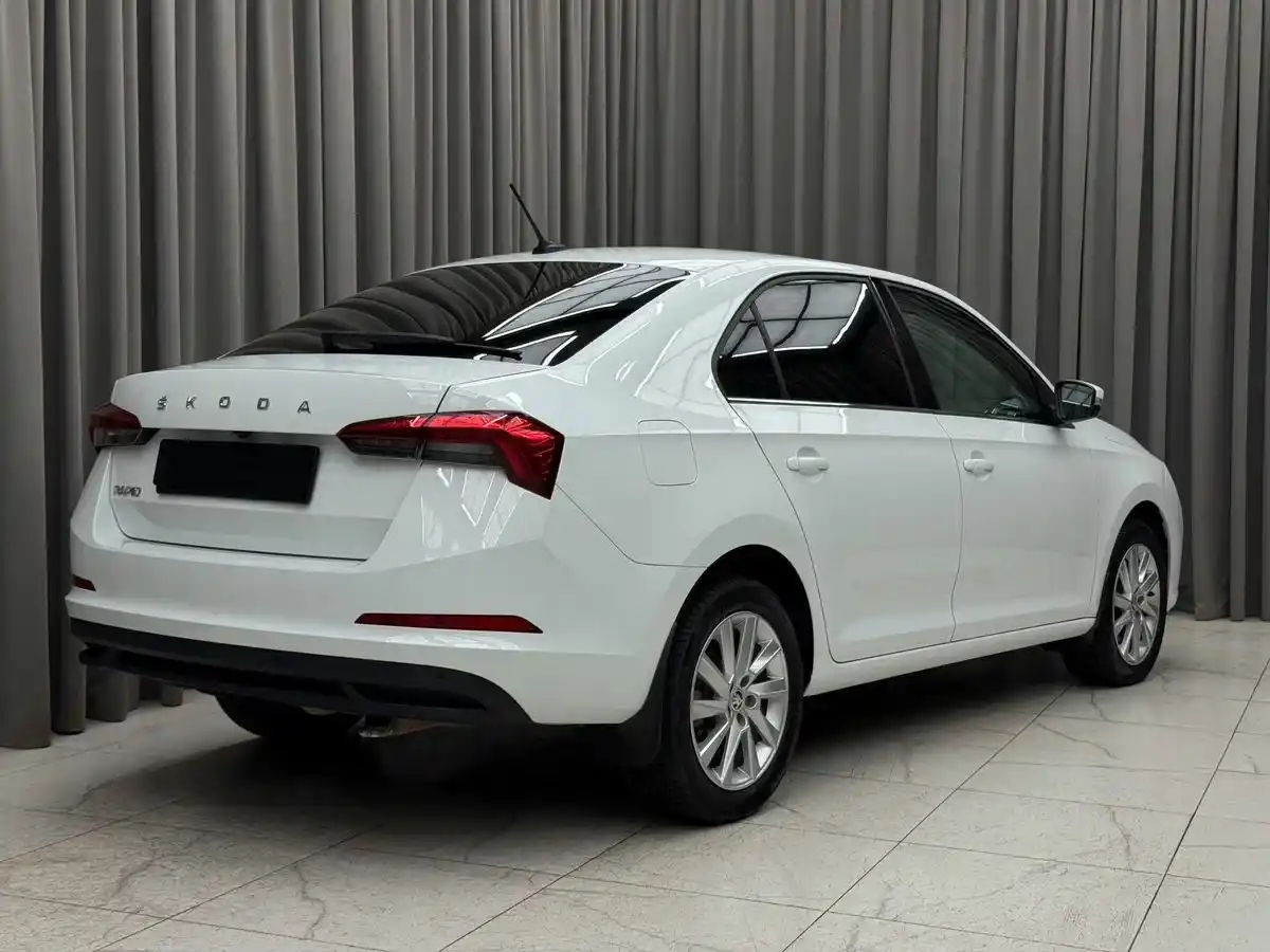 Skoda Rapid - Изображение №3